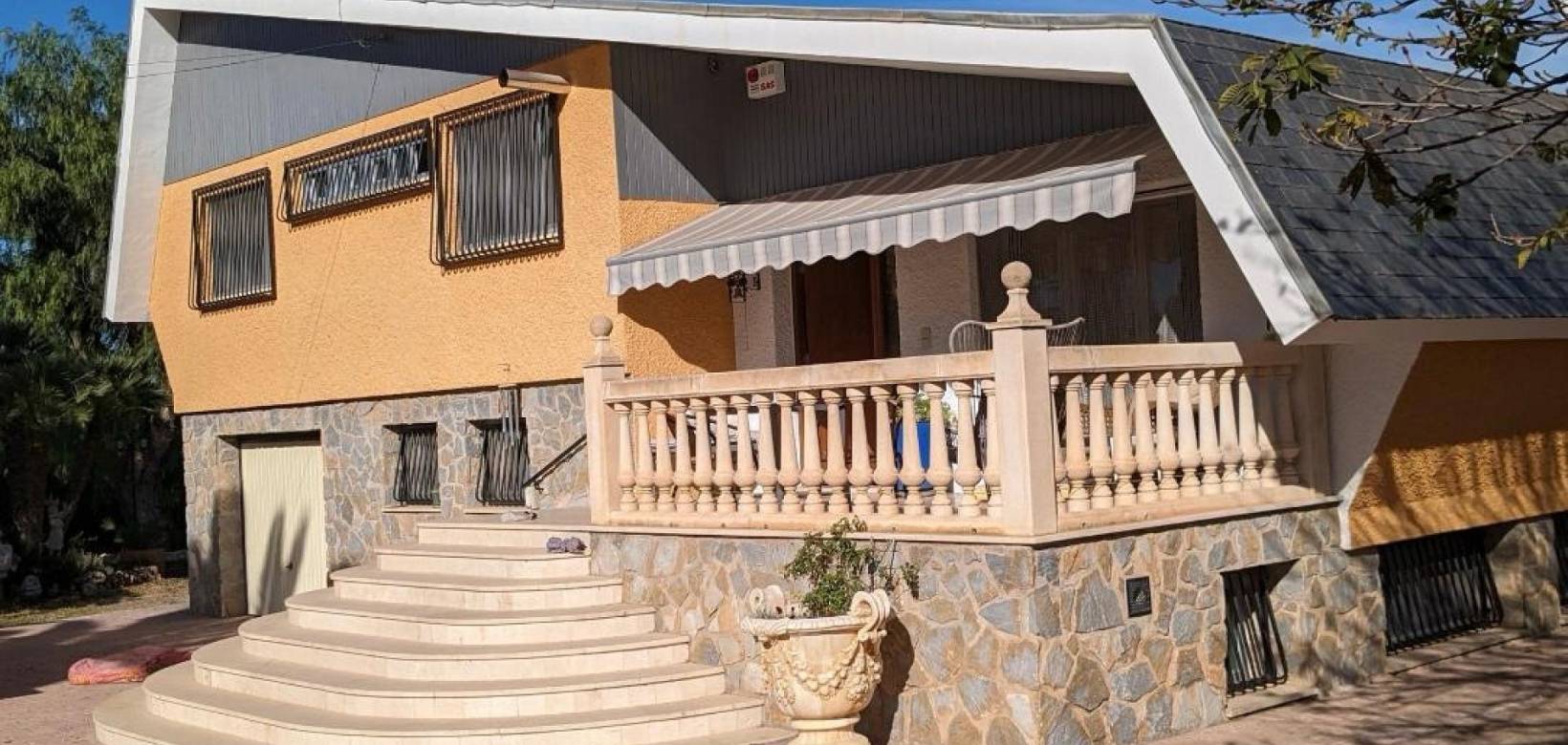 Venta - Chalet - Petrer