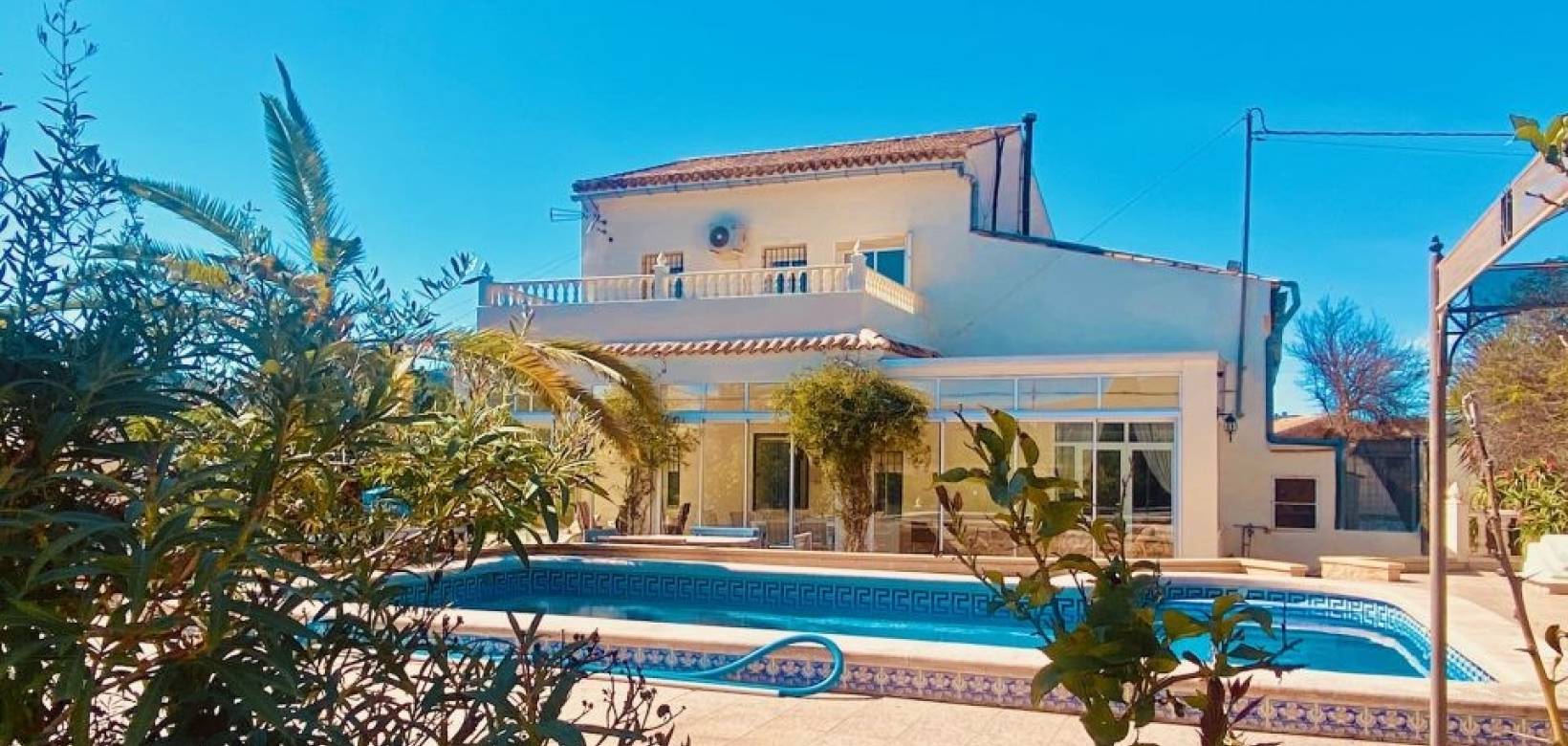 Venta - Villa - El Cantón