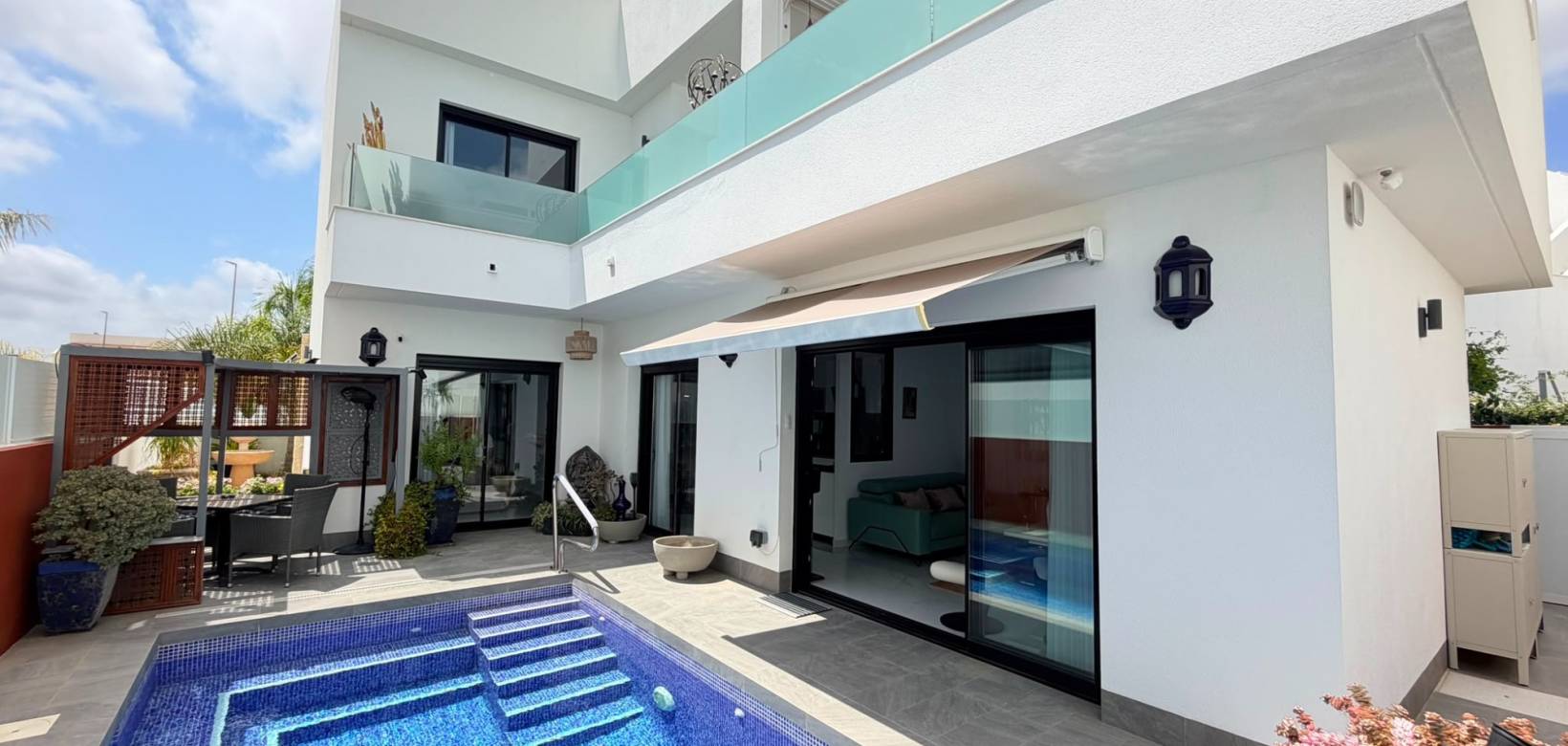 Venta - Villa - Los Montesinos - La Herrada