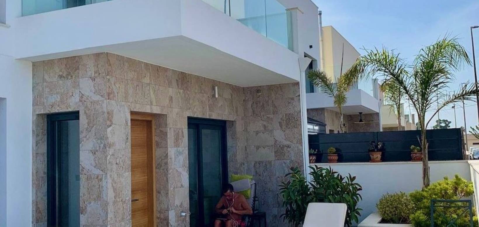 Venta - Villa / Semi separado - Daya Vieja