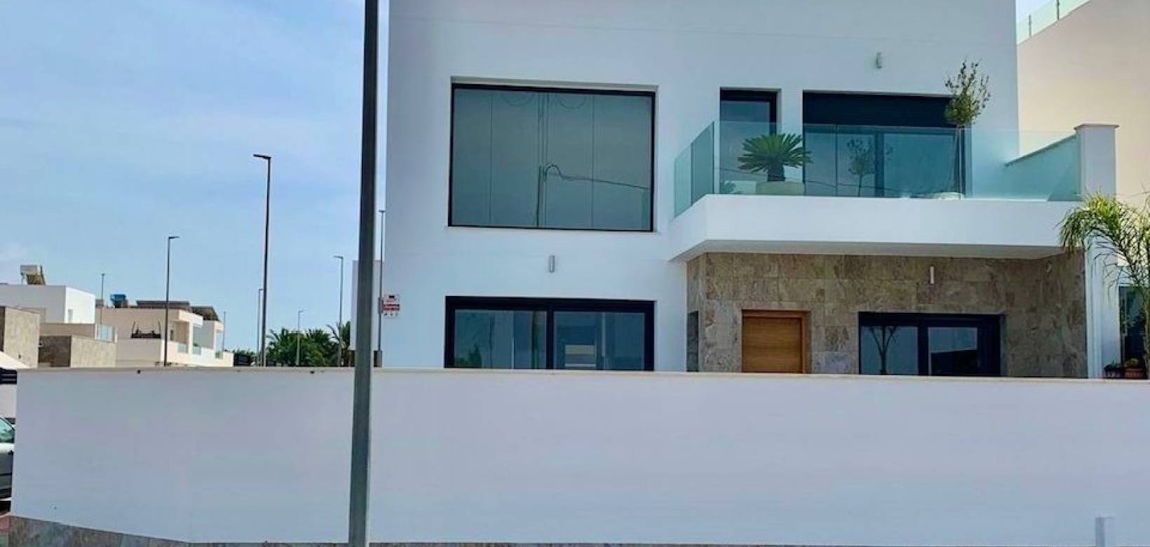 Venta - Villa / Semi separado - Daya Vieja