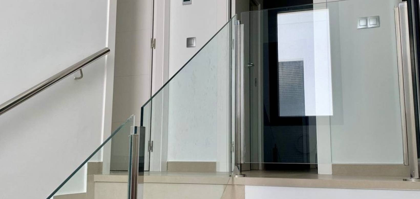 Venta - Villa / Semi separado - Daya Vieja