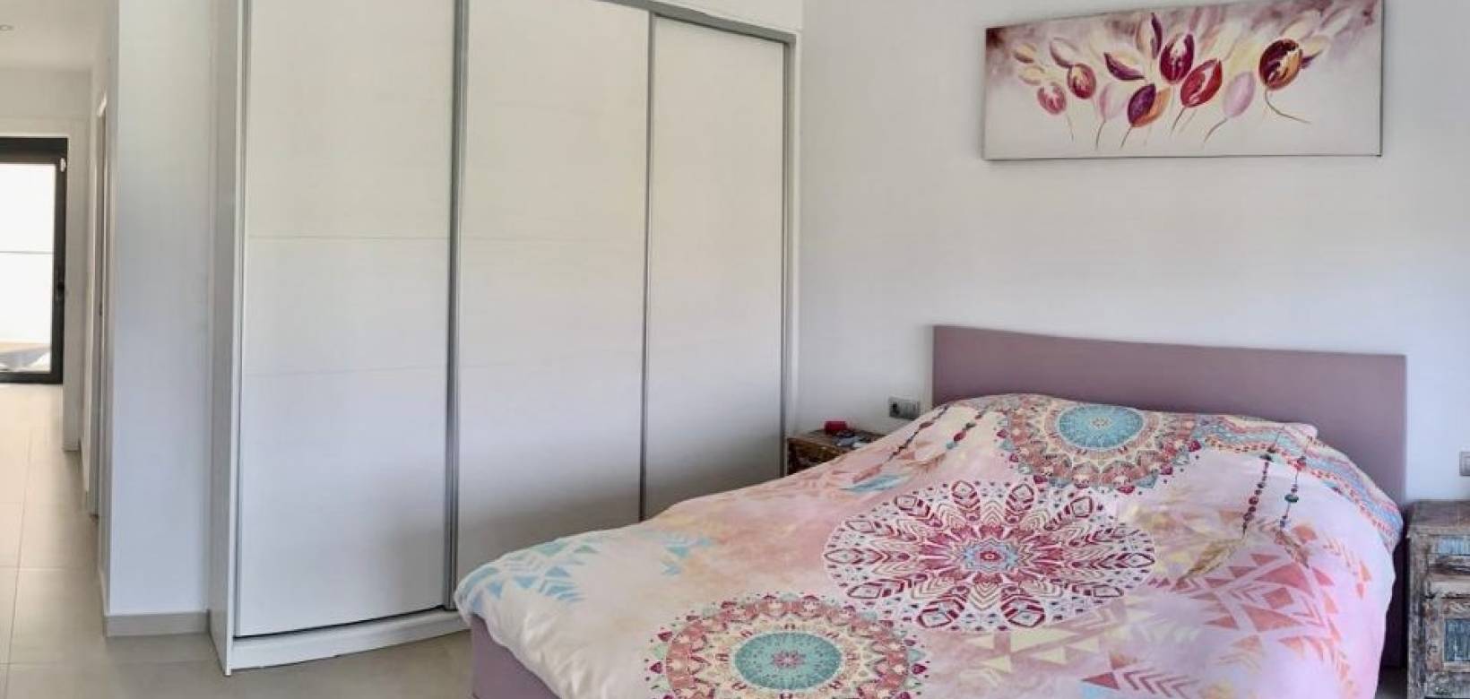 Venta - Villa / Semi separado - Daya Vieja