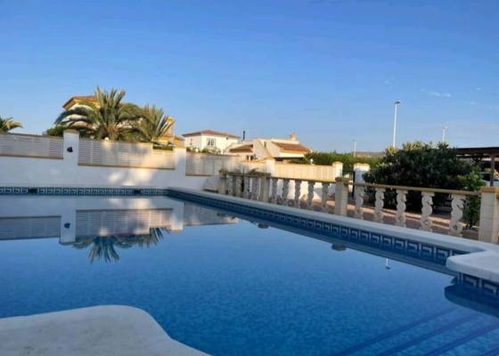 Villa - Resale - Hondón de las Nieves - LYD-53679