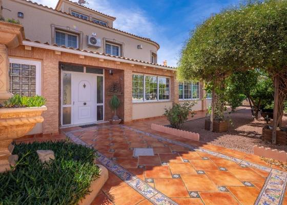 Villa - Resale - Torrevieja - Torrevieja