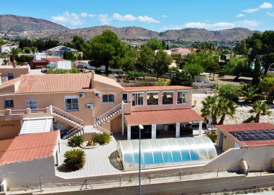 Villa - Wederverkoop - Alicante - PCE-42788