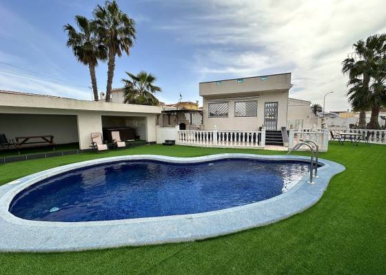 Villa - Wederverkoop - Ciudad Quesada - ADH-88621