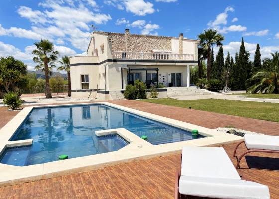 Villa - Wederverkoop - Novelda - NOV-LUC581