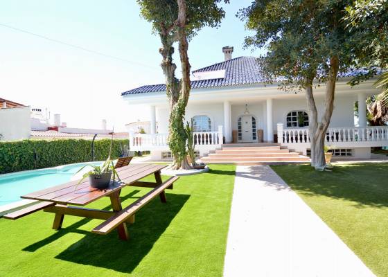 Villa - Wederverkoop - Torrevieja - PCE-33302