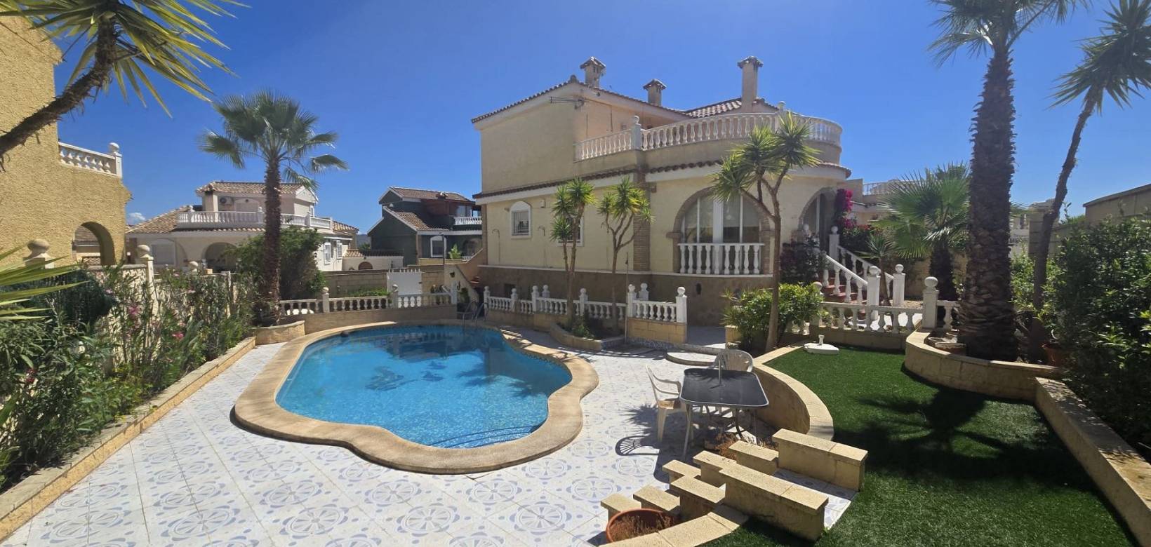 Wederverkoop - Detached villa - Monforte del Cid