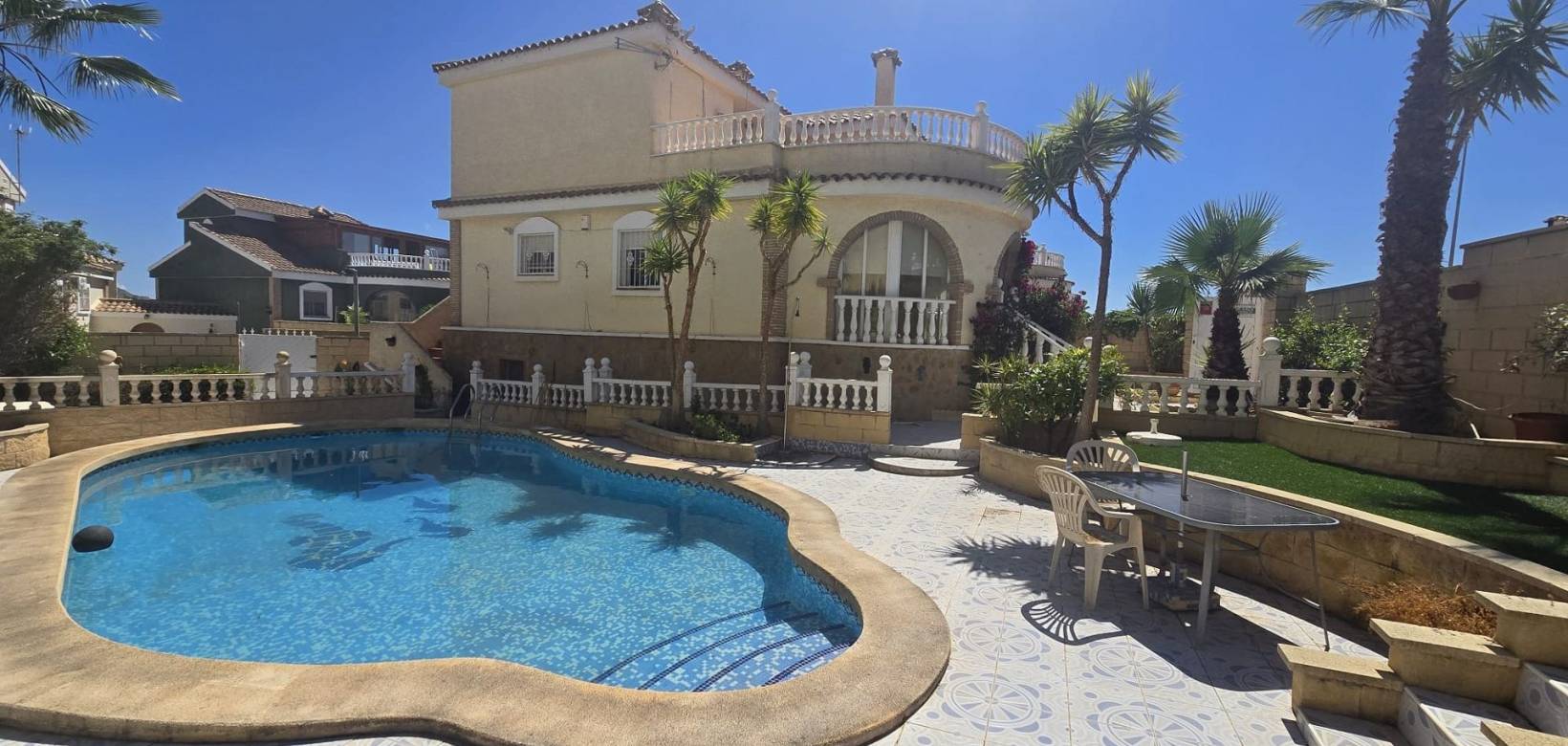 Wederverkoop - Detached villa - Monforte del Cid