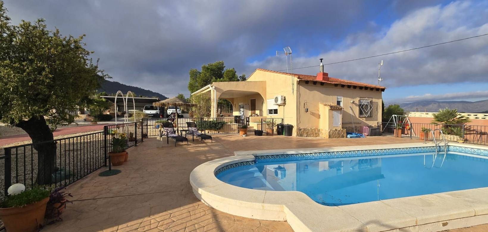 Wederverkoop - Detached villa - 