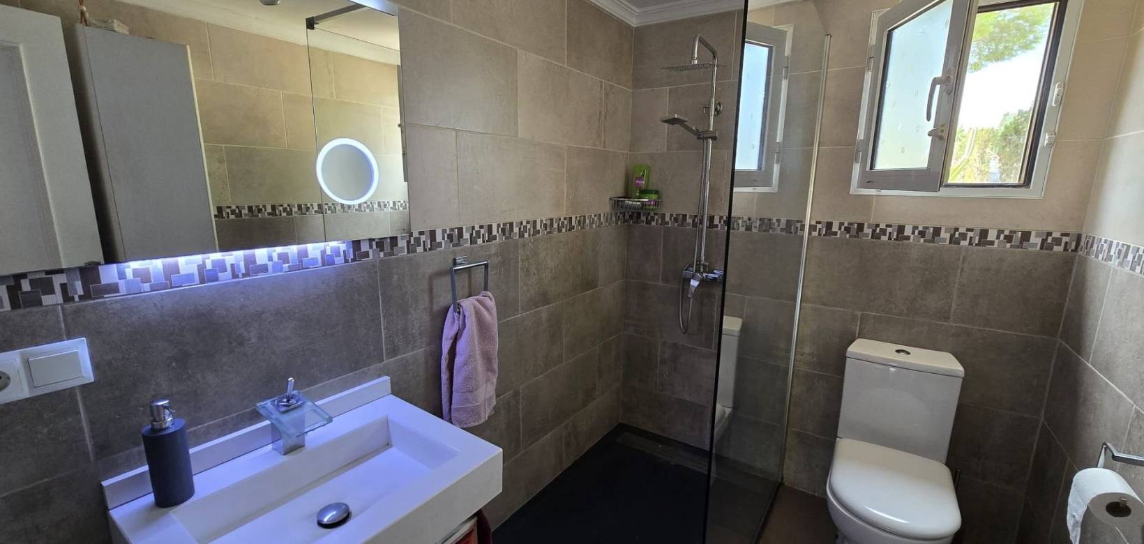 Wederverkoop - Detached villa - 