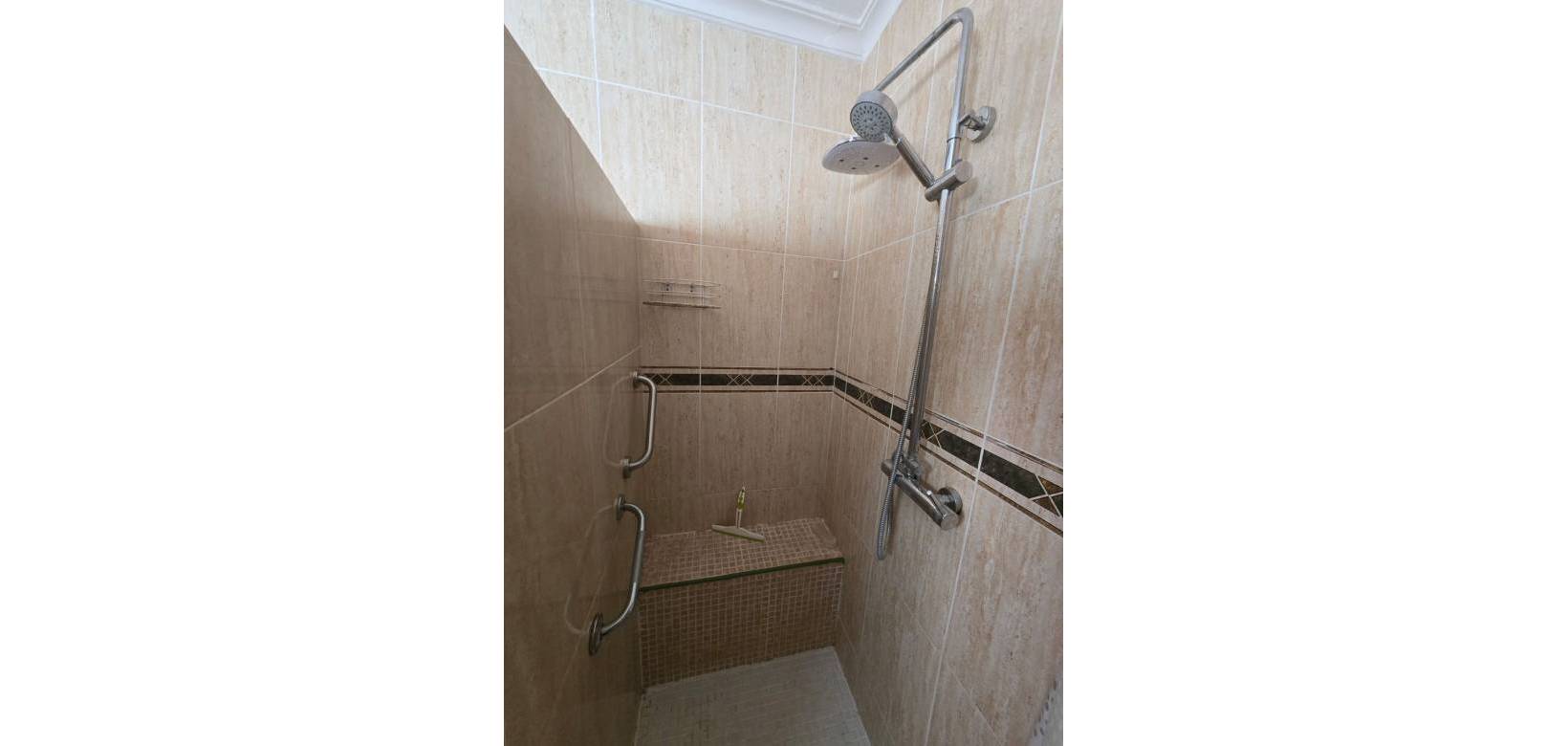 Wederverkoop - Detached villa - 