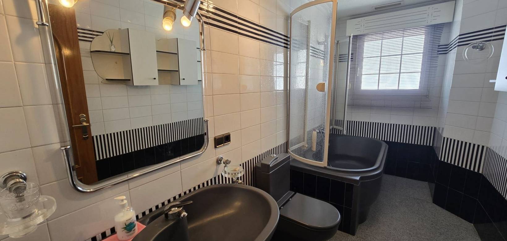 Wederverkoop - Detached villa - 