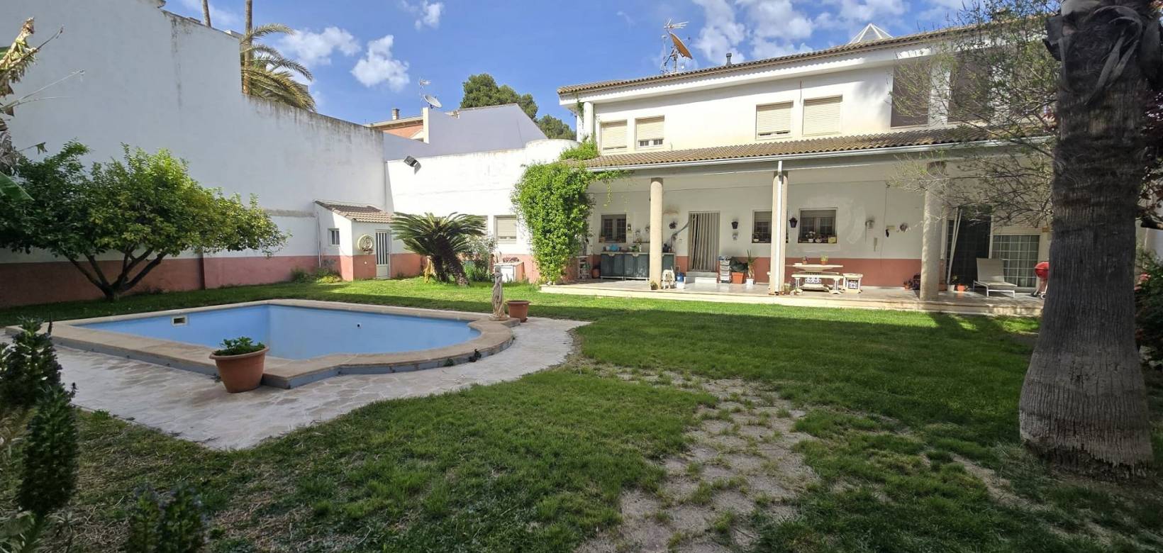 Wederverkoop - Detached villa - 