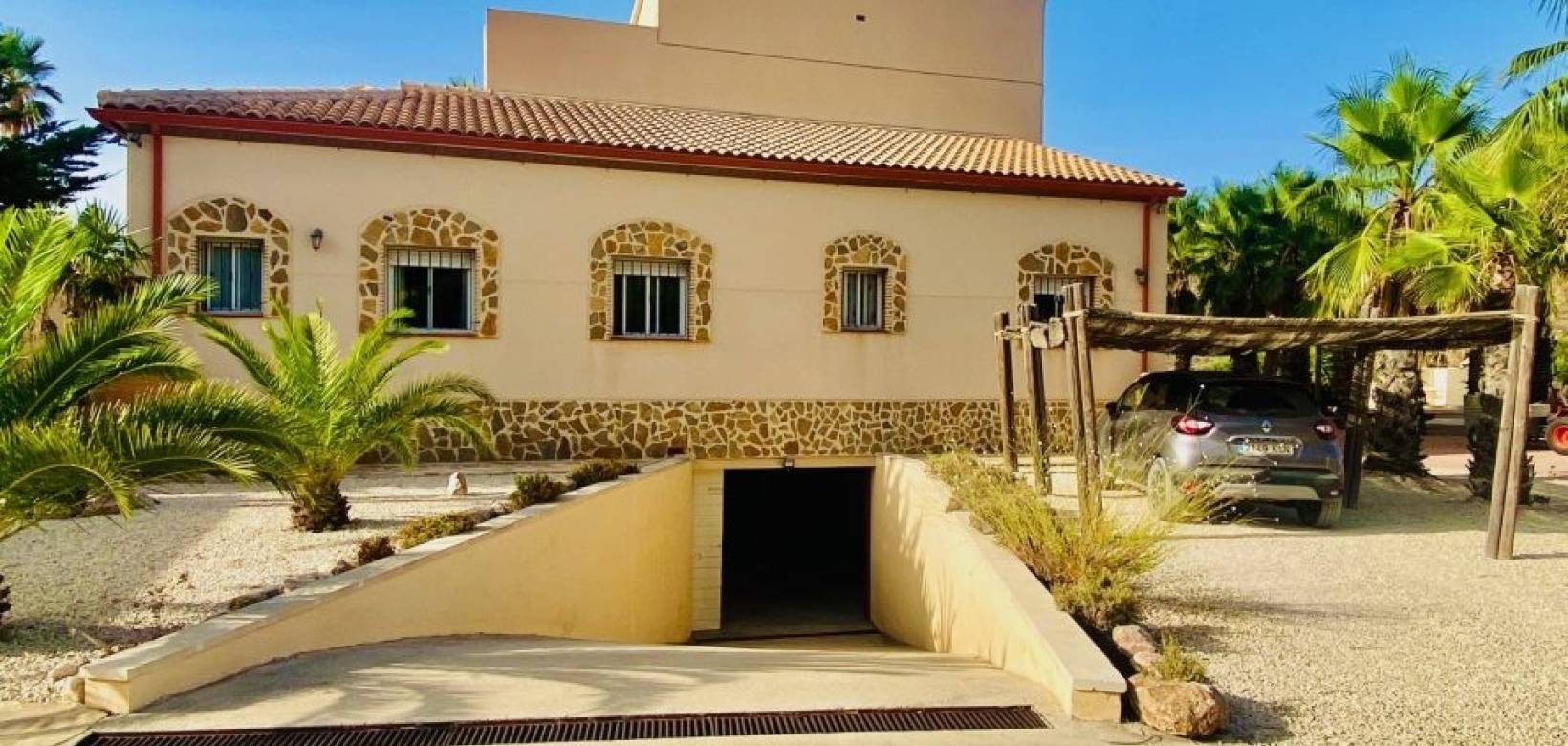 Wederverkoop - Villa - Hondón de las Nieves