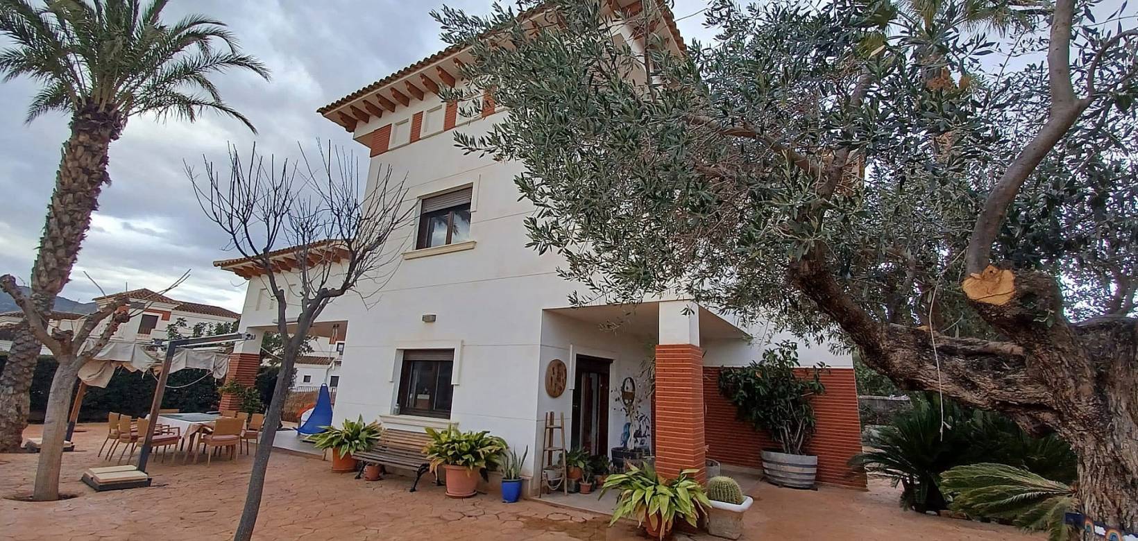 Wederverkoop - Villa -  - Monovar