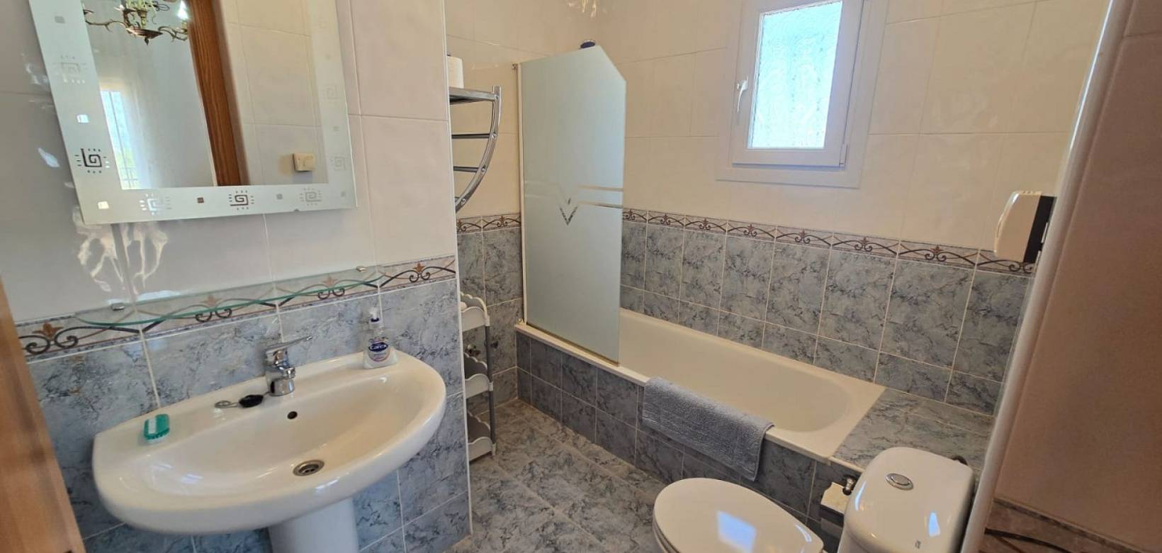 Wederverkoop - Villa -  - Monovar
