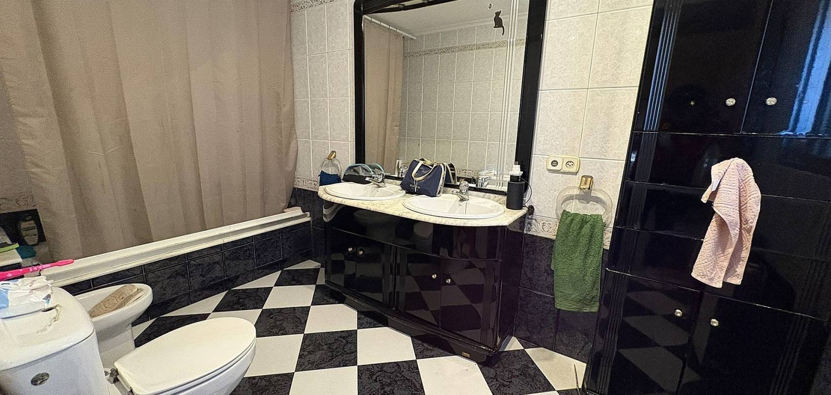 Wederverkoop - Village house -  - Monovar