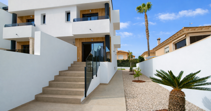  Discover Your Dream Home in Benferri: Modern Townhouses with Private Pool