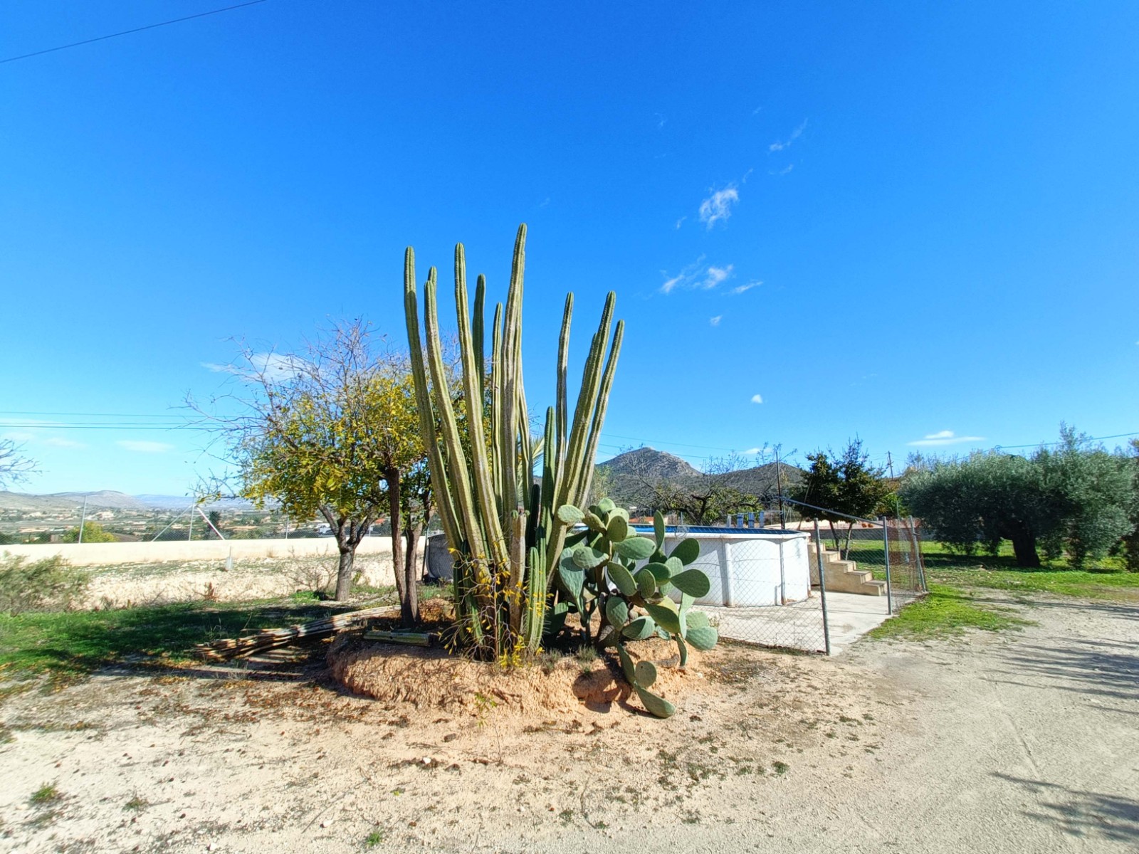 Vrijstaande villa te koop in Hondón de los Frailes