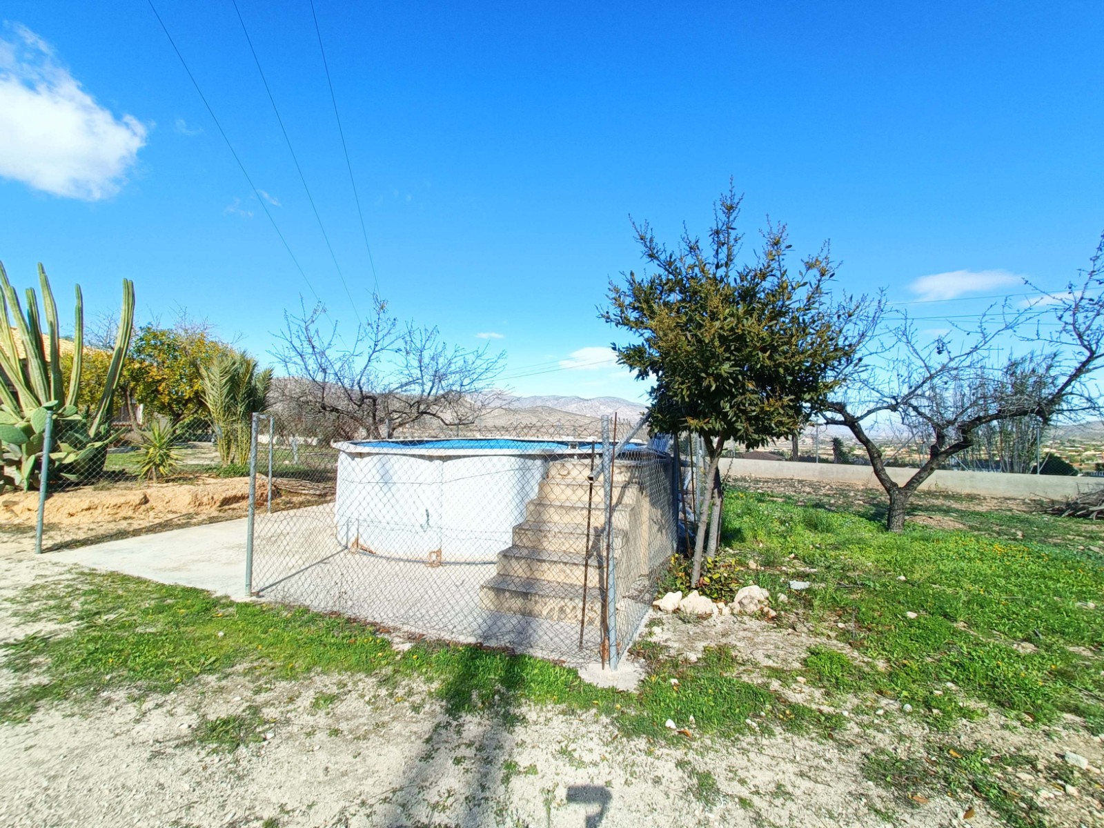 Vrijstaande villa te koop in Hondón de los Frailes