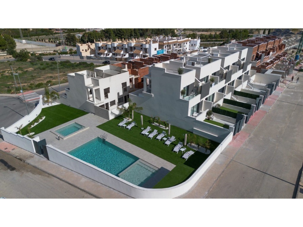 New Build Townhouse with 3 Bedrooms in Cox, Alicante with Pool