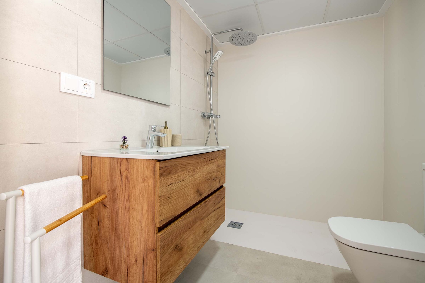 New Build Townhouse 3 Bedrooms Cox with Communal Pool