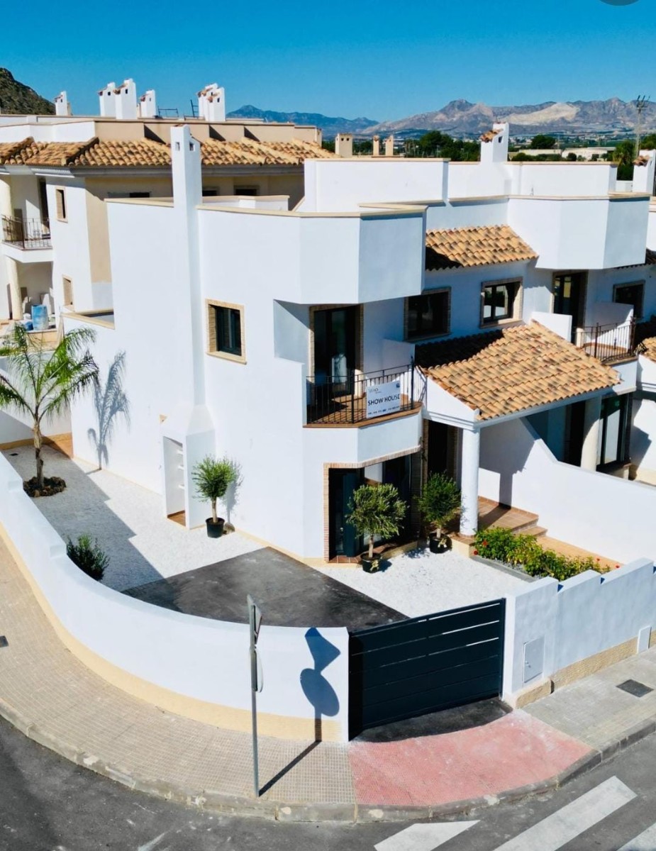 New Build Townhouse 3 Bedrooms Cox with Communal Pool
