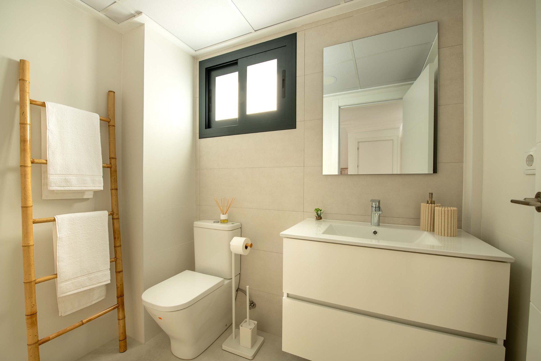 New Build Townhouse 3 Bedrooms Cox with Communal Pool