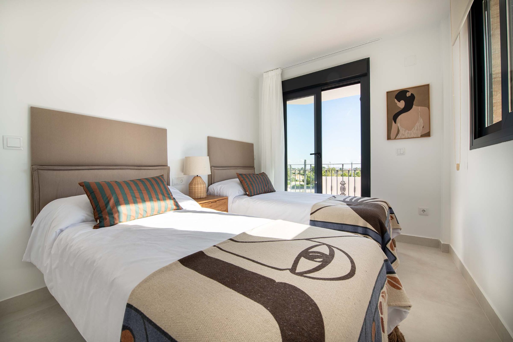 New Build Townhouse 3 Bedrooms Cox with Communal Pool