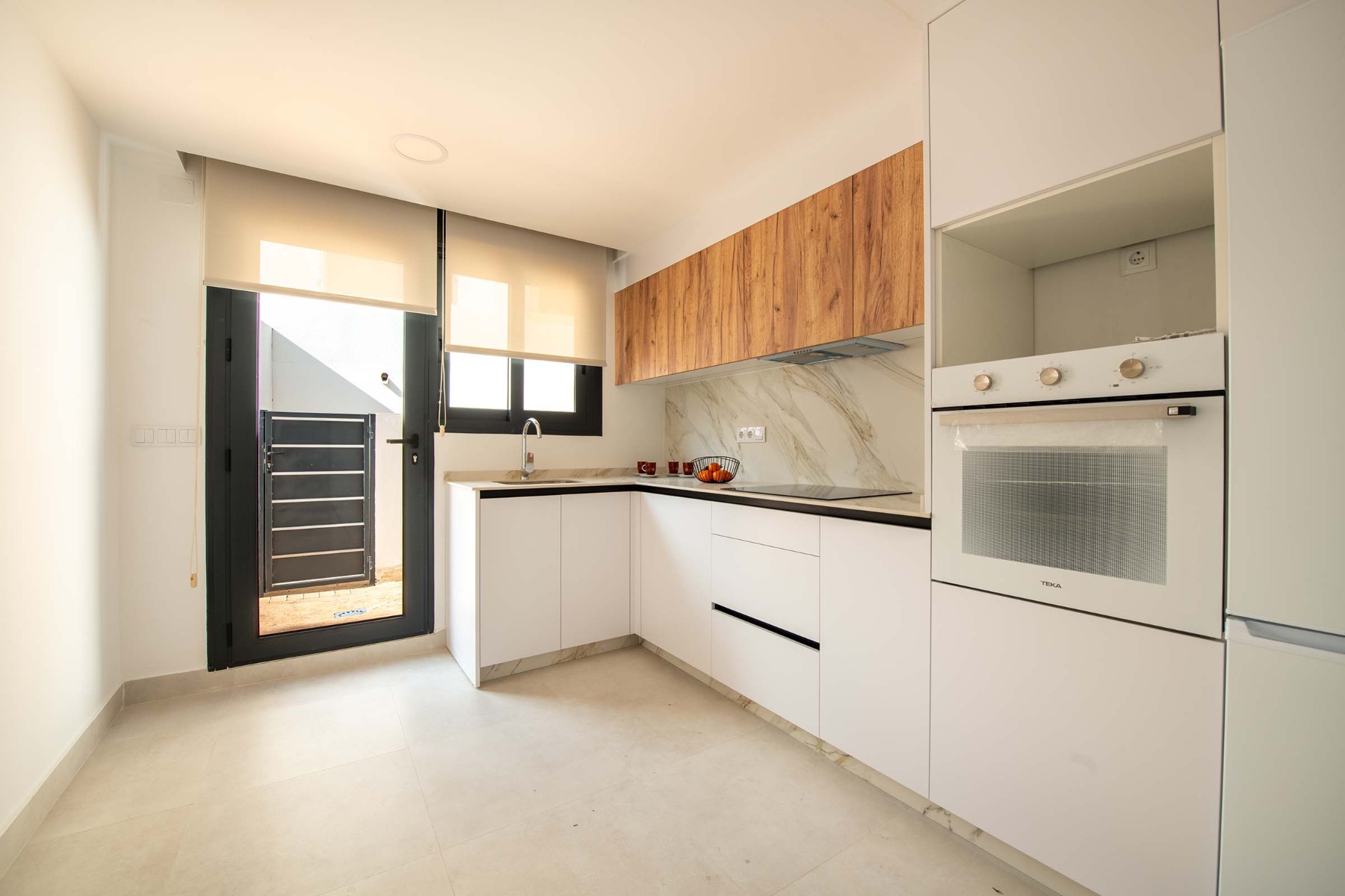 New Build Townhouse 3 Bedrooms Cox with Communal Pool