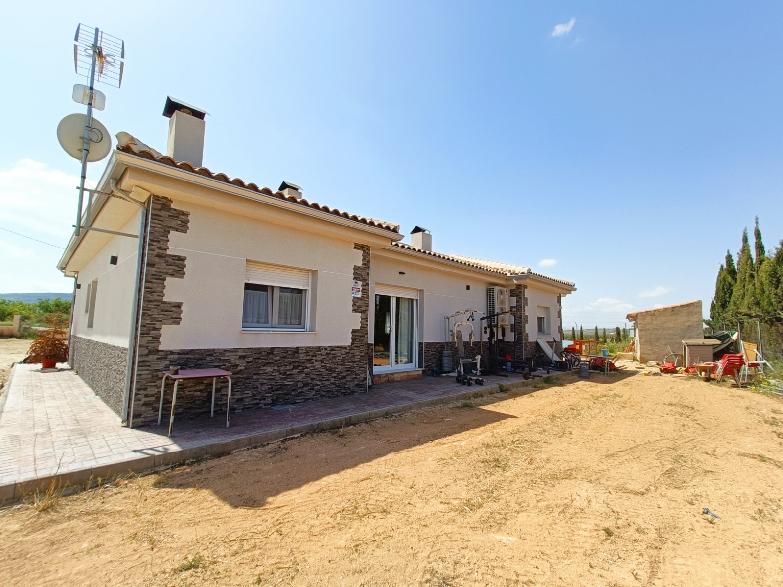Villa, 4 Beds, Pinoso, Alicante with Large Private Plot